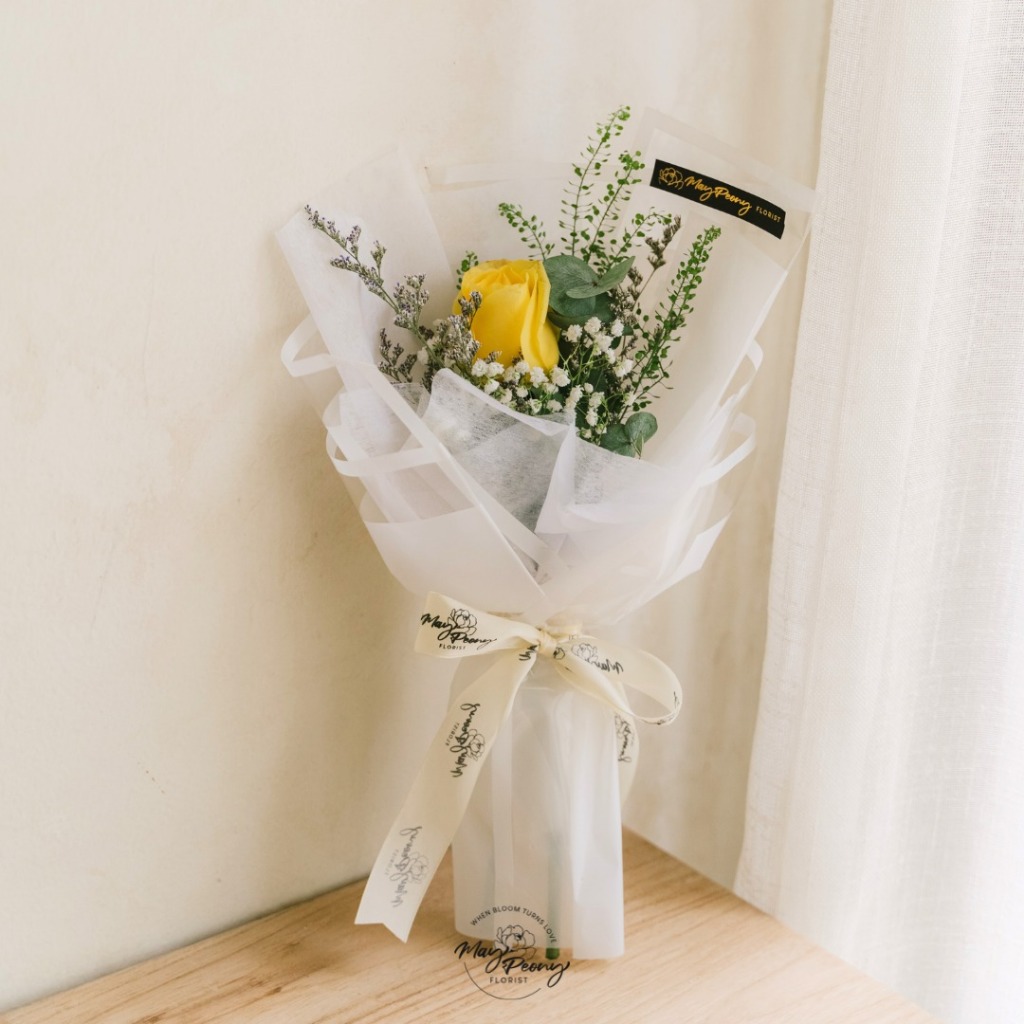 Seasonal florist arrangement for business spaces